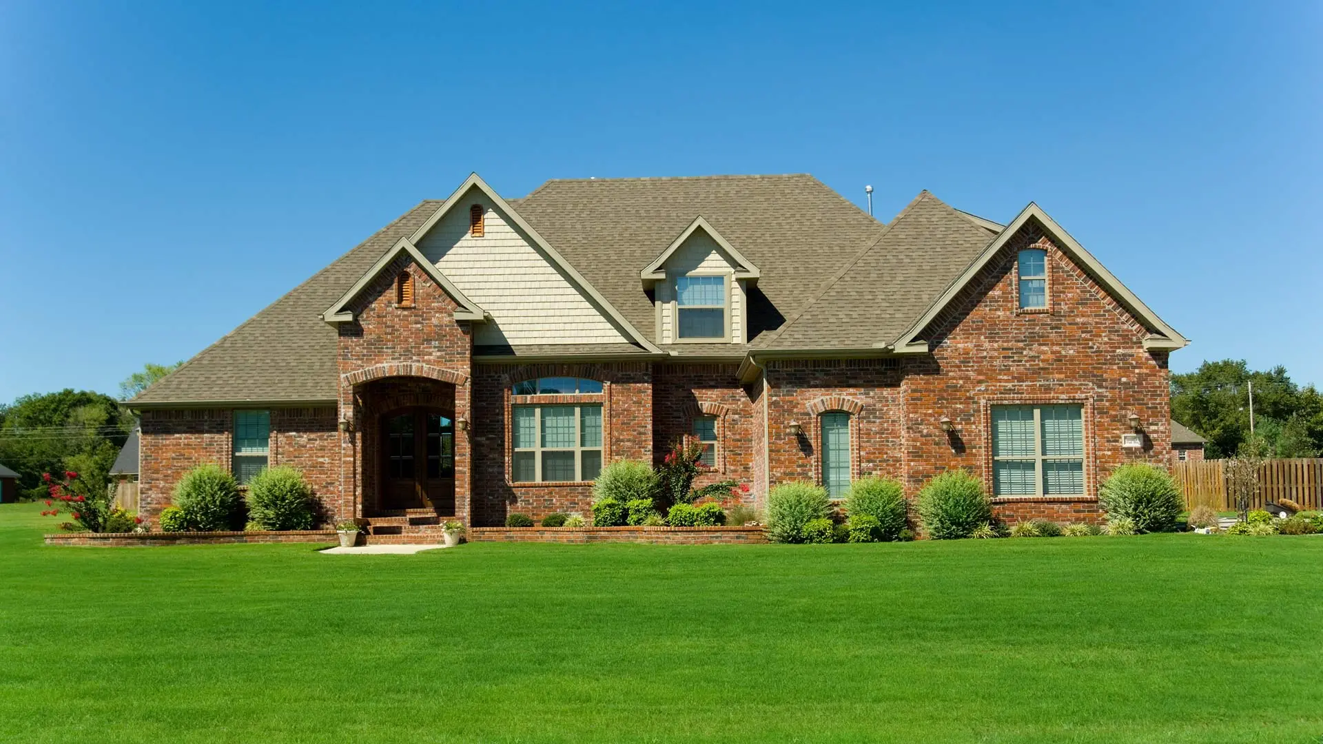 A home with a serviced lawn in North Shoal Creek, TX.